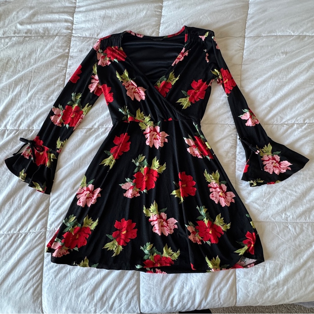 Topshop Black Floral Bell Sleeve Wrap Style Mini Dress Size 6 - Picture 5 of 9